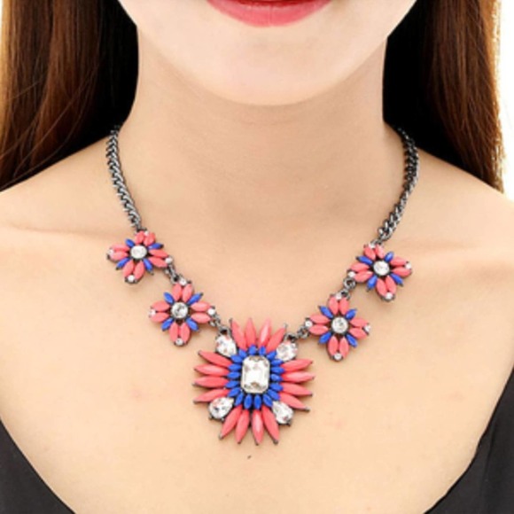 Amitra Singh Princess Joan Necklace Peach/Ivory - Picture 4 of 5